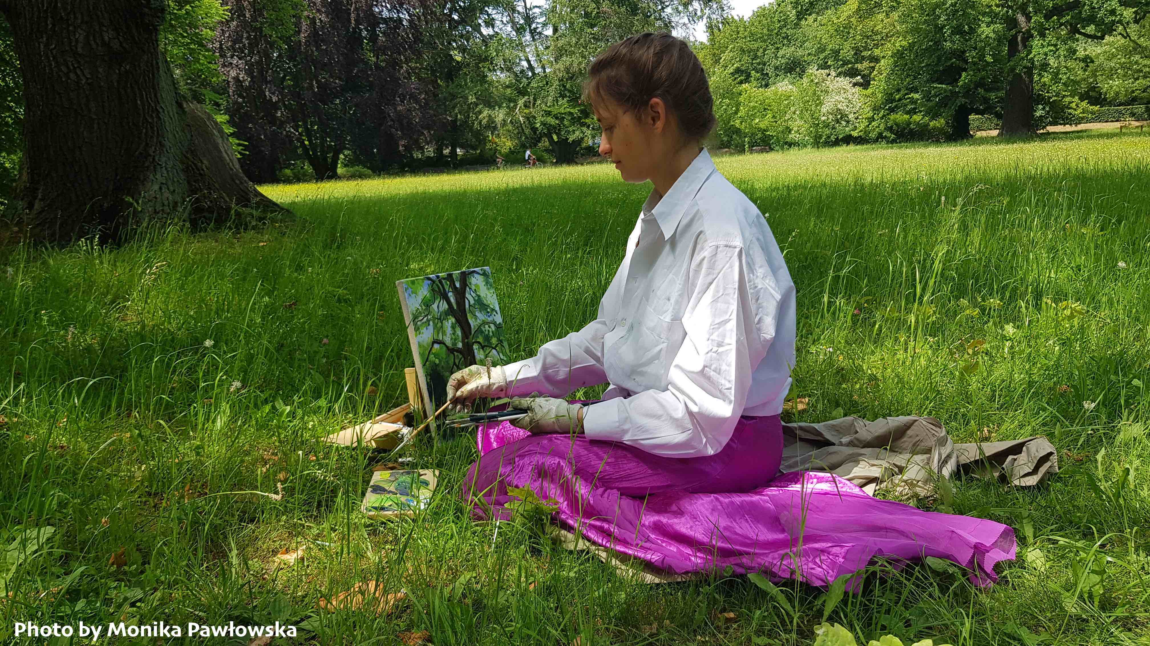 Anna Maria Fusaro paints in the Szczytnicki Park